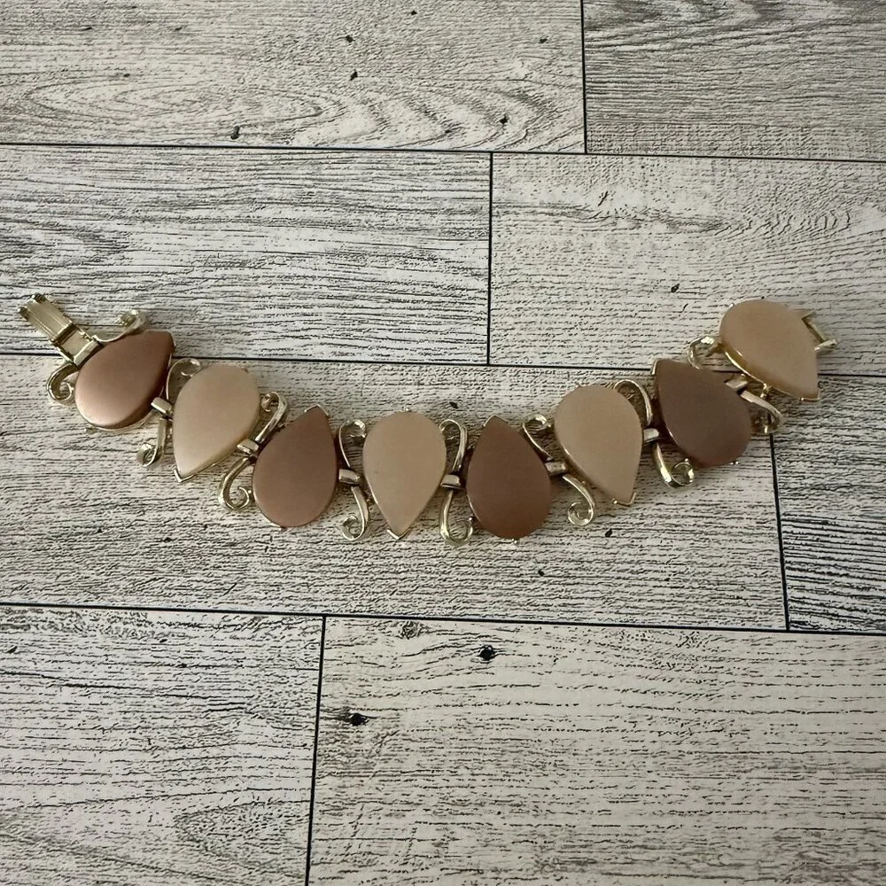 Vintage Chunky Gold Tone 2 Tone Thermoset Lucite Link Bracelet Collector’s Item